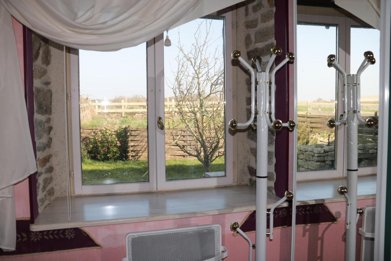 Les Gites Aux Volets Roses Landunvez Esterno foto