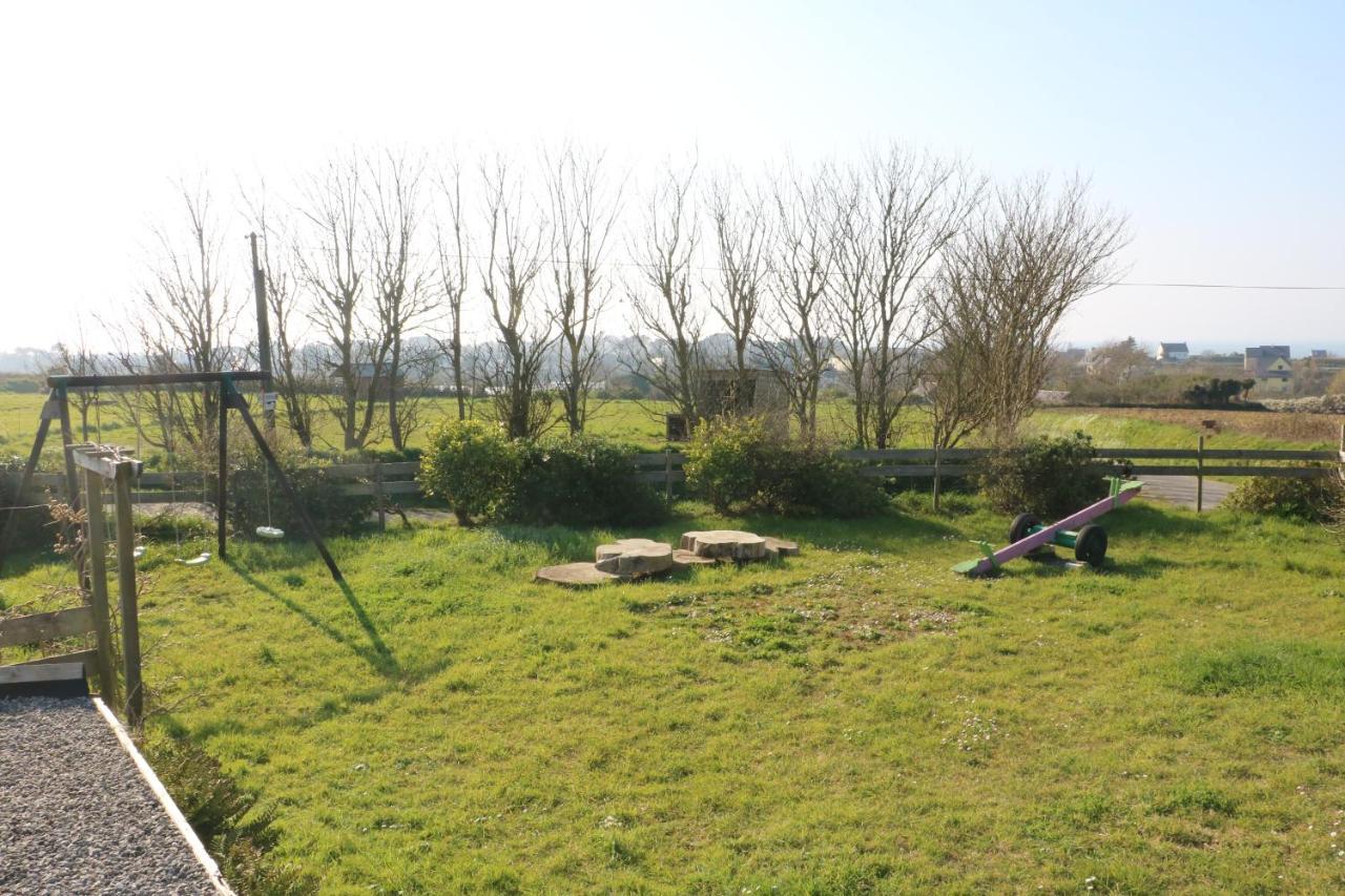 Les Gites Aux Volets Roses Landunvez Esterno foto