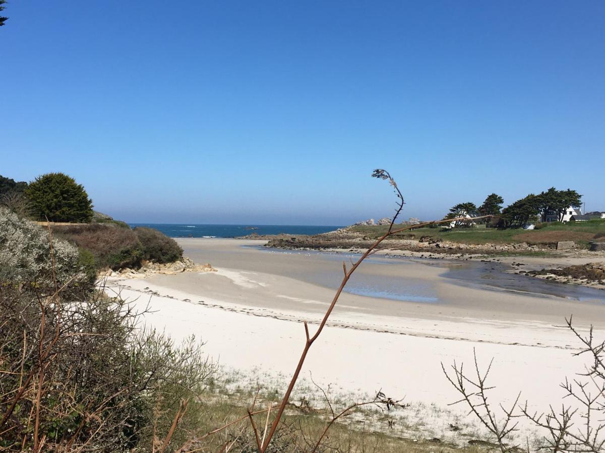 Les Gites Aux Volets Roses Landunvez Esterno foto